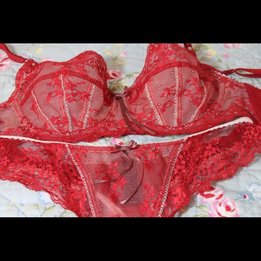 Heidi Klum Lace Bra/Panty Set In Red/Nude